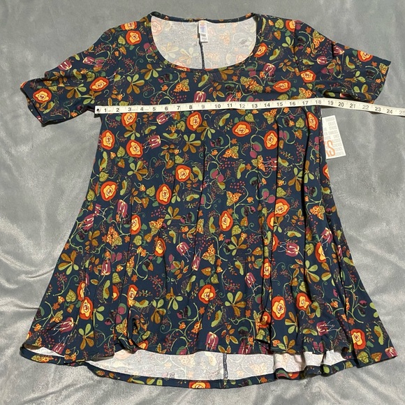 OVERSIZED SEE PICS CLOSET CLEAR OUT ON ALL LULAROE MAKE AN OFFER BUNDLE NWT XS - Picture 1 of 10